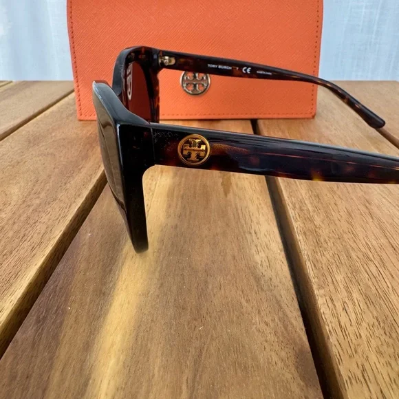 NWT! NEW! Tory Burch Trace Sunglasses -Dark Tortoise / Brown Gradient Tory Burch Tortoise Cat Eye Sunglasses Brown Gradient + Case main image 2